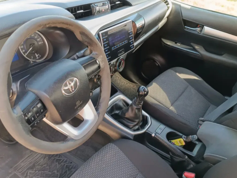Venta en Uruguay de Toyota Hilux  4 puertas 
