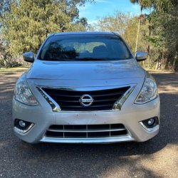 Nissan Versa  sedán ofrecido en Salto 