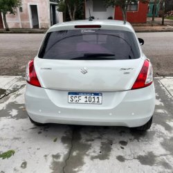 Suzuki Swift  hatchback ofrecido en Treinta y Tres 