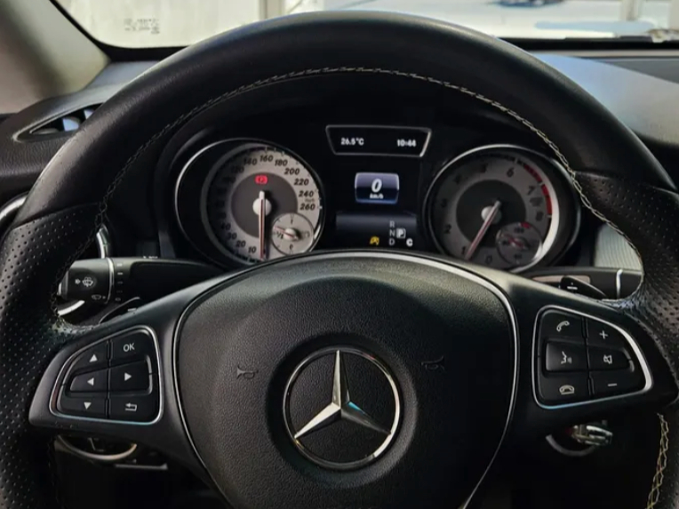 Venta en Uruguay de Mercedes-Benz Clase CLA  4 puertas 