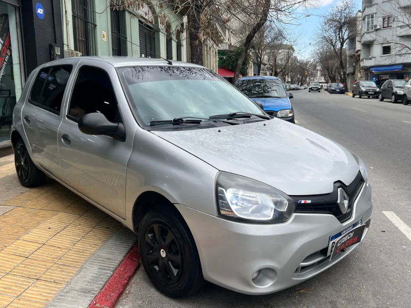 Renault Clio  hatchback ofrecido en Cordón 