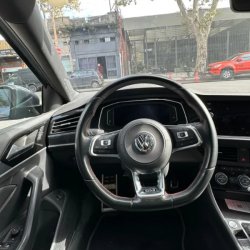 Venta en Uruguay de Volkswagen Vento  4 puertas 