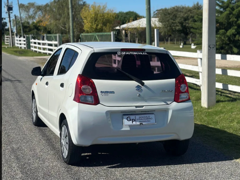 Suzuki Celerio  hatchback ofrecido en San José de Mayo 
