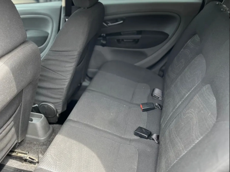 Venta en Uruguay de Fiat Punto  4 puertas 