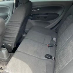 Venta en Uruguay de Fiat Punto  4 puertas 