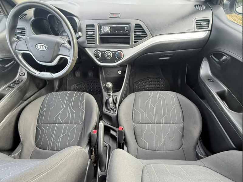 Kia Picanto  hatchback ofrecido en San Carlos 