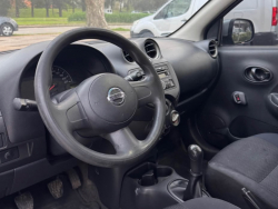 Nissan March  hatchback ofrecido en Carrasco 