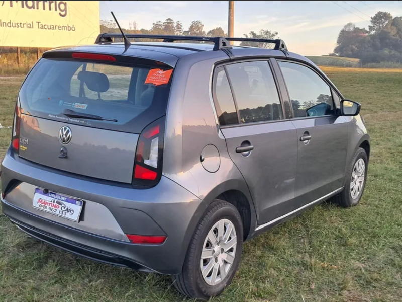 Volkswagen Up  hatchback ofrecido en Tacuarembó 