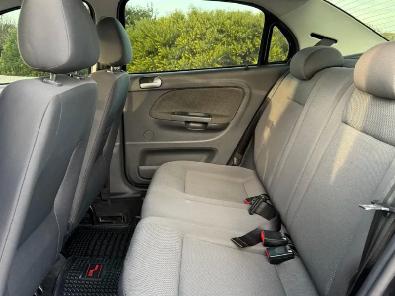 Venta en Uruguay de Volkswagen Gol  4 puertas 