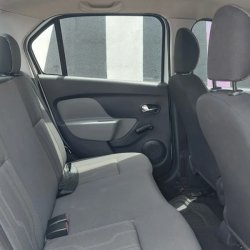Renault Logan  sedán ofrecido en La Blanqueada 