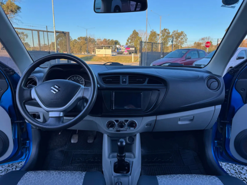 Venta en Uruguay de Suzuki Alto  4 puertas 