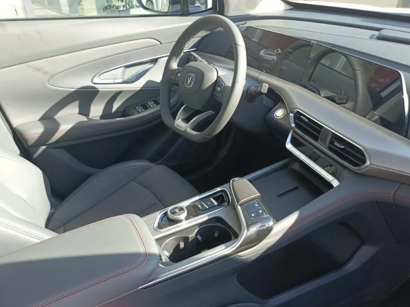 Venta en Uruguay de Changan UNI-T  4 puertas 