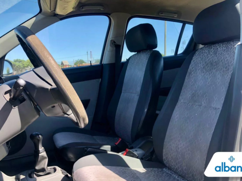 Venta en Uruguay de Suzuki Alto  4 puertas 