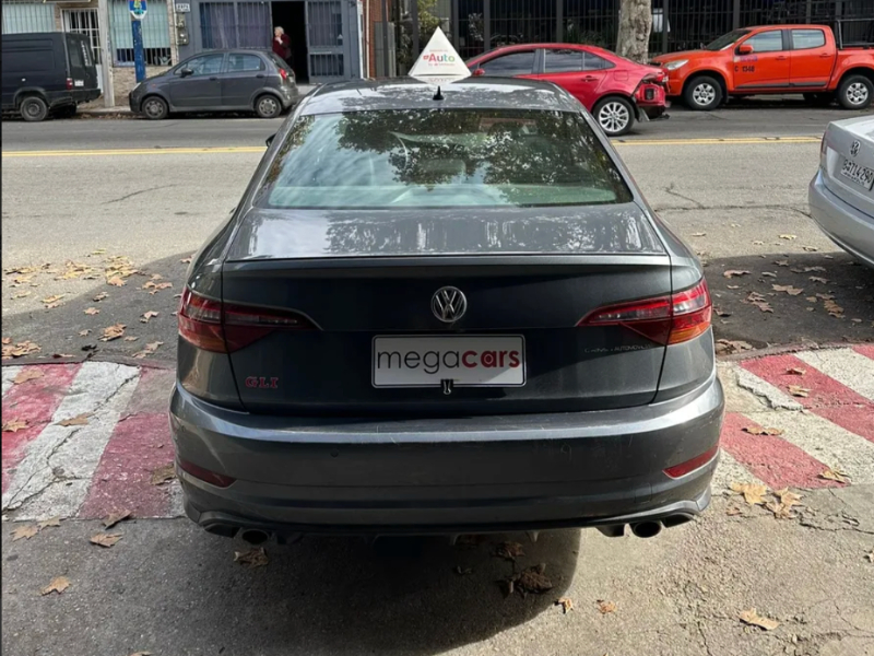 Volkswagen Vento  sedán ofrecido en Aguada 