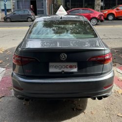 Volkswagen Vento  sedán ofrecido en Aguada 