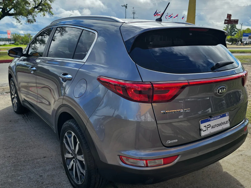 Venta en Uruguay de Kia Sportage  4 puertas 