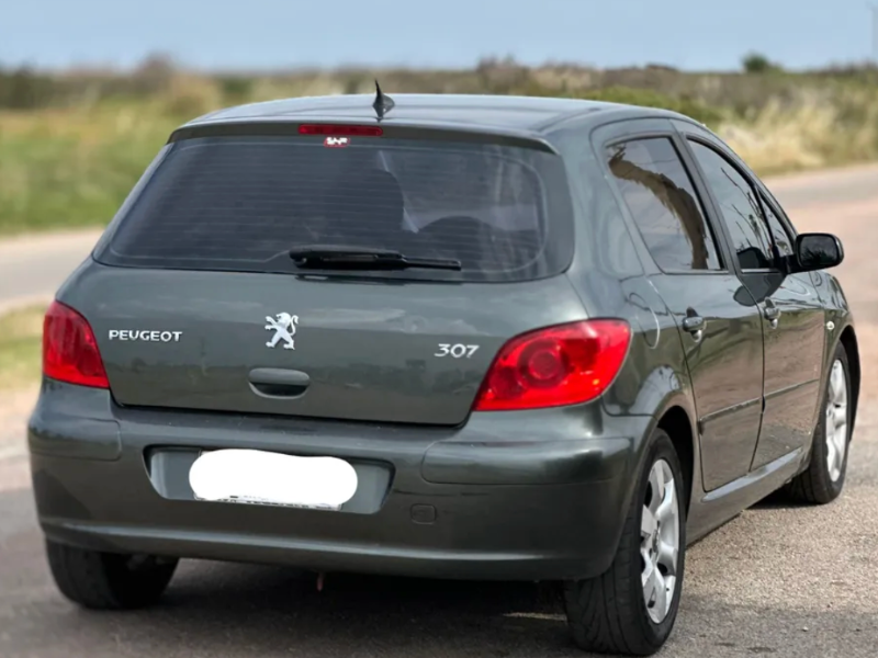 Peugeot 307  hatchback ofrecido en Buceo 