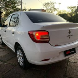 Venta en Uruguay de Renault Logan  4 puertas 