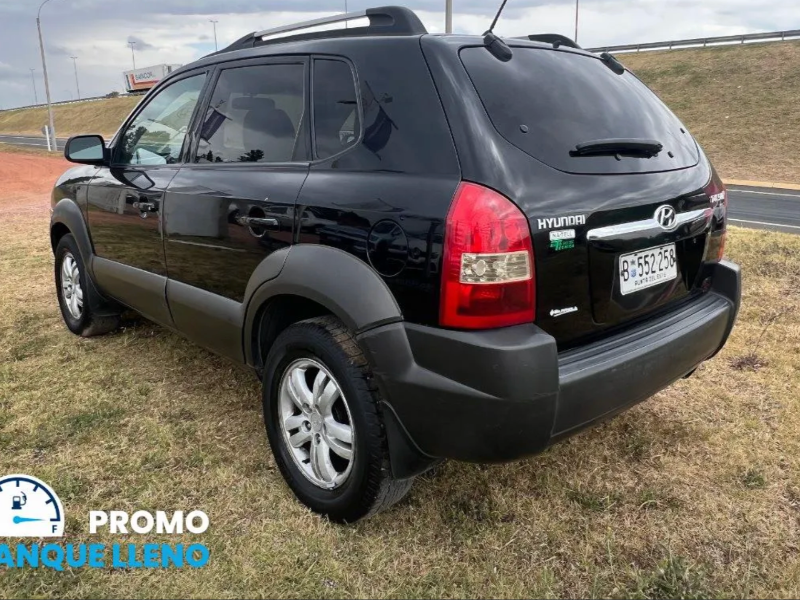 Hyundai Tucson  suv ofrecido en Las Piedras 