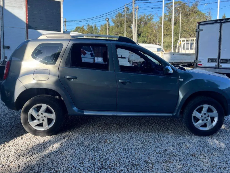 Renault Duster  suv ofrecido en Paso Carrasco 
