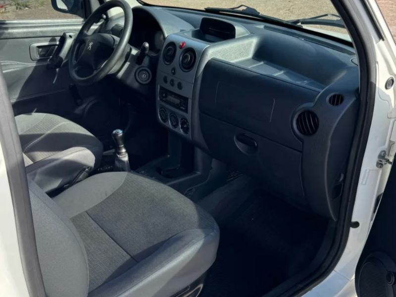 Venta en Uruguay de Peugeot Partner  4 puertas 