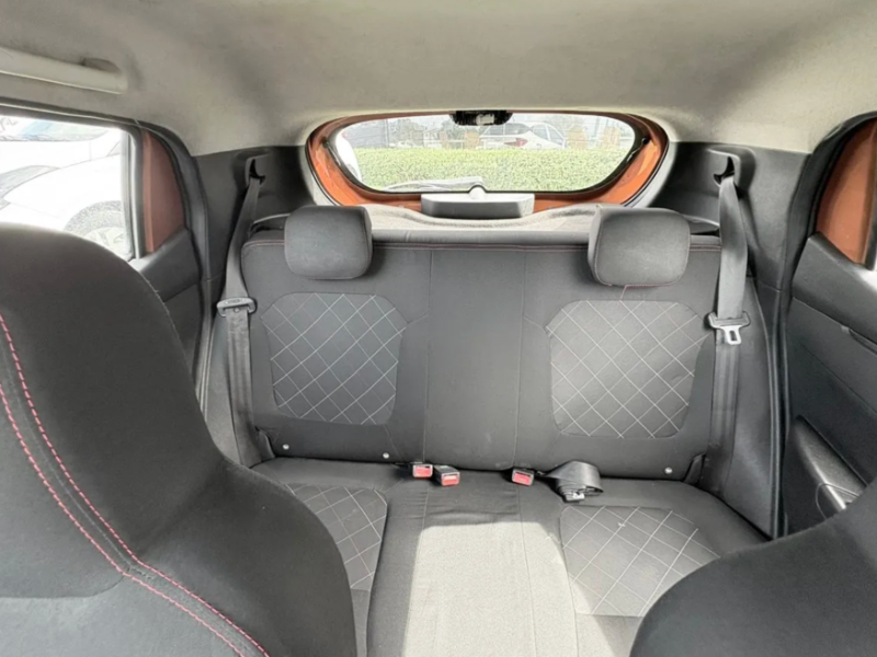 Modelo Kwid por dentro