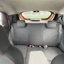Modelo Kwid por dentro