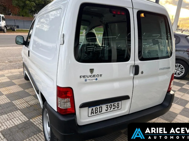 Peugeot Partner  furgón ofrecido en Progreso 