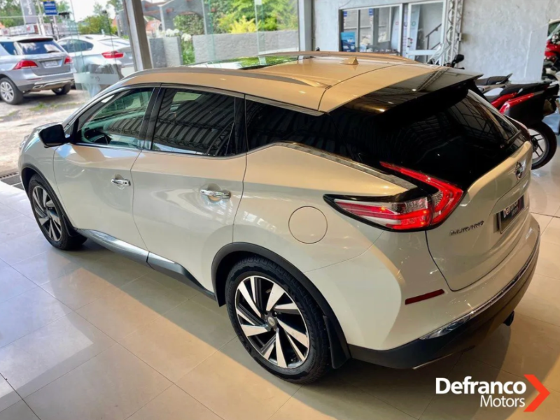 Venta en Uruguay de Nissan Murano  4 puertas 