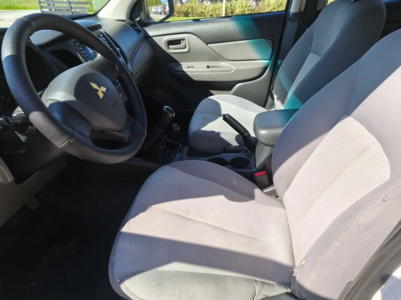 Modelo L200 por dentro