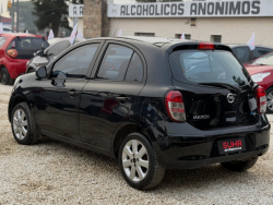 Nissan March  hatchback ofrecido en Carrasco 