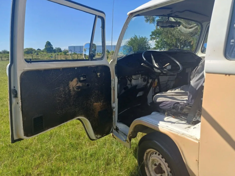 Venta en Uruguay de Volkswagen Combi  4 puertas 