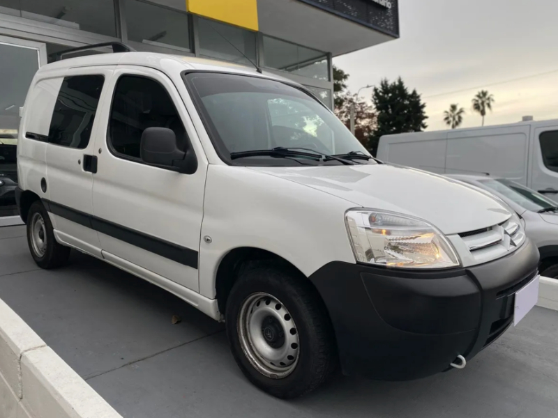 Citroën Berlingo  furgoneta ofrecido en Pando 