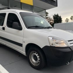 Citroën Berlingo  furgoneta ofrecido en Pando 
