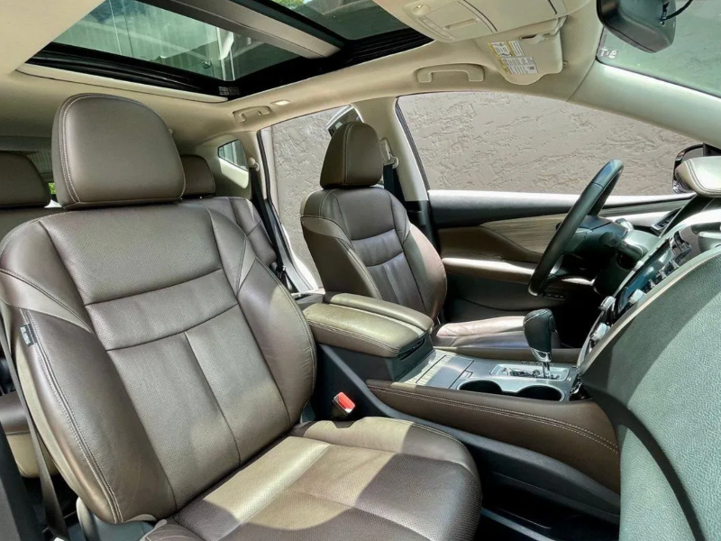 con motor 3.5L-V6 a la vista