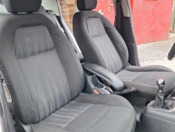 Peugeot 301  sedán ofrecido en Tres Cruces 