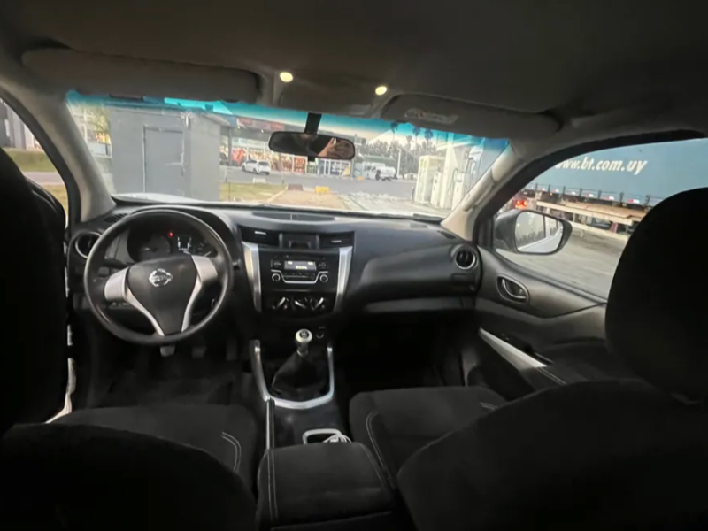 Venta en Uruguay de Nissan NP300 Frontier  4 puertas 