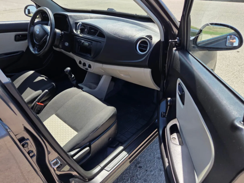 Venta en Uruguay de Suzuki Alto  4 puertas 