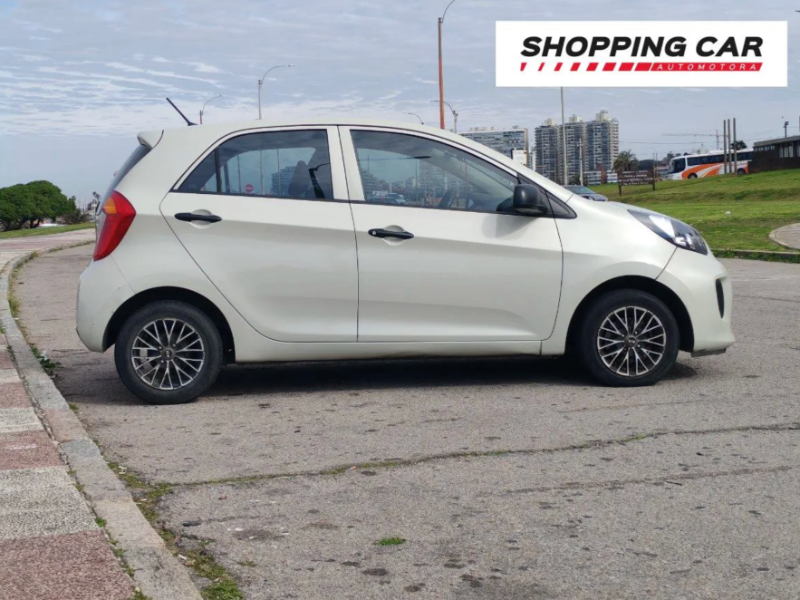 Kia Picanto  hatchback ofrecido en Pocitos 