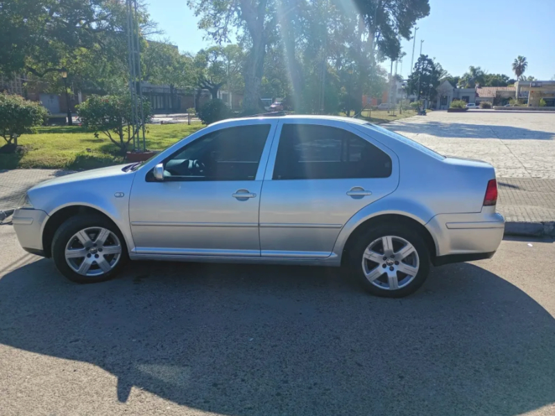 Volkswagen Bora  sedán ofrecido en Paysandú 
