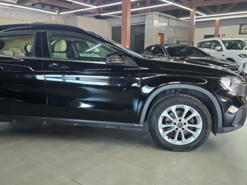Mercedes-Benz GLA  suv ofrecido en Pan de Azúcar 