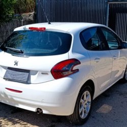 Peugeot 208  hatchback ofrecido en San Carlos 