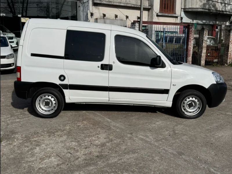 Imagen del Peugeot 2023  1.6-100 listo para la venta  