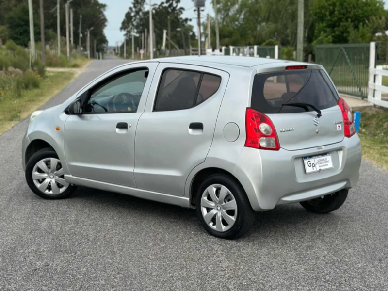 Suzuki Celerio  hatchback ofrecido en San José de Mayo 