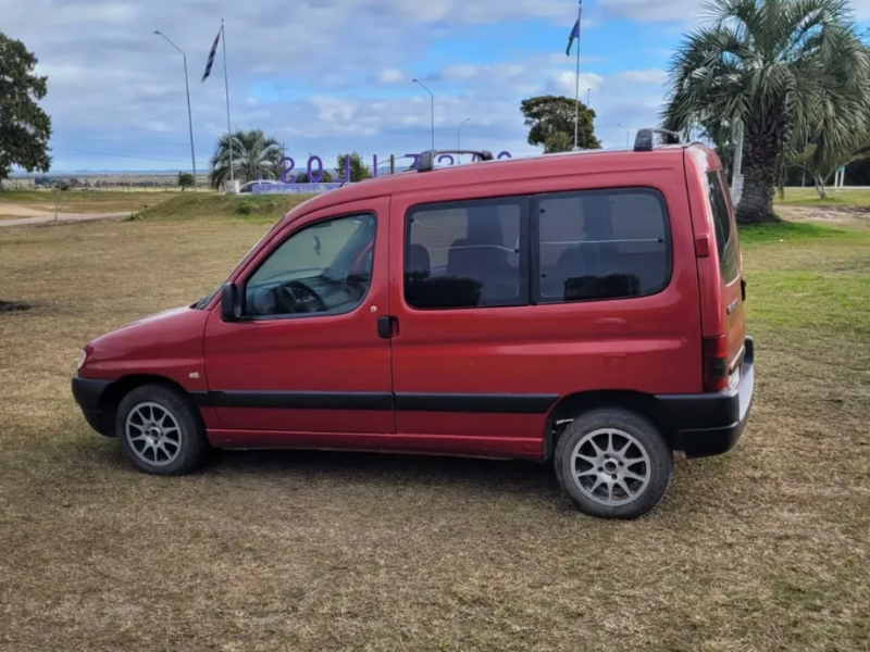 Venta en Uruguay de Peugeot Partner  4 puertas 