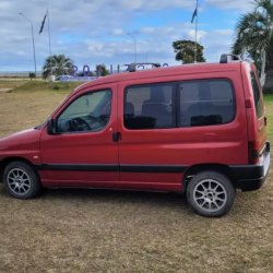 Venta en Uruguay de Peugeot Partner  4 puertas 