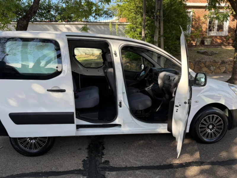 Peugeot Partner  furgón ofrecido en Salto 