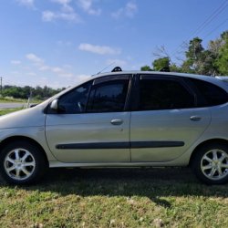 Renault Scenic2  monovolumen ofrecido en Colonia del Sacramento 