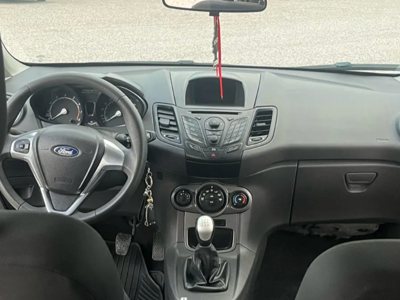 Venta en Uruguay de Ford Fiesta Kinetic  4 puertas 