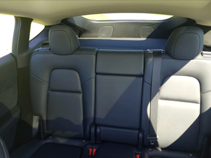 Venta en Uruguay de Tesla Model y  4 puertas 